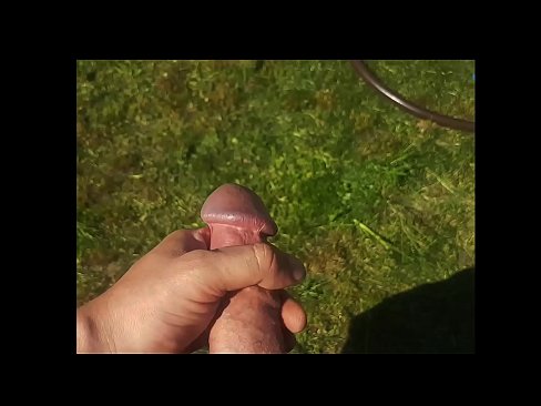 ❤️ A guapa quente recibe o seu coño rosa fodido e corre cun chorro nun xardín de verán Vídeo porno na pornografía gl.fullpornercom.ru ❌