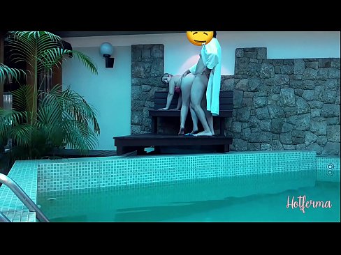 ❤️ O xefe invita a criada á piscina, pero non puido resistirse a un quente Vídeo porno na pornografía gl.fullpornercom.ru ❌